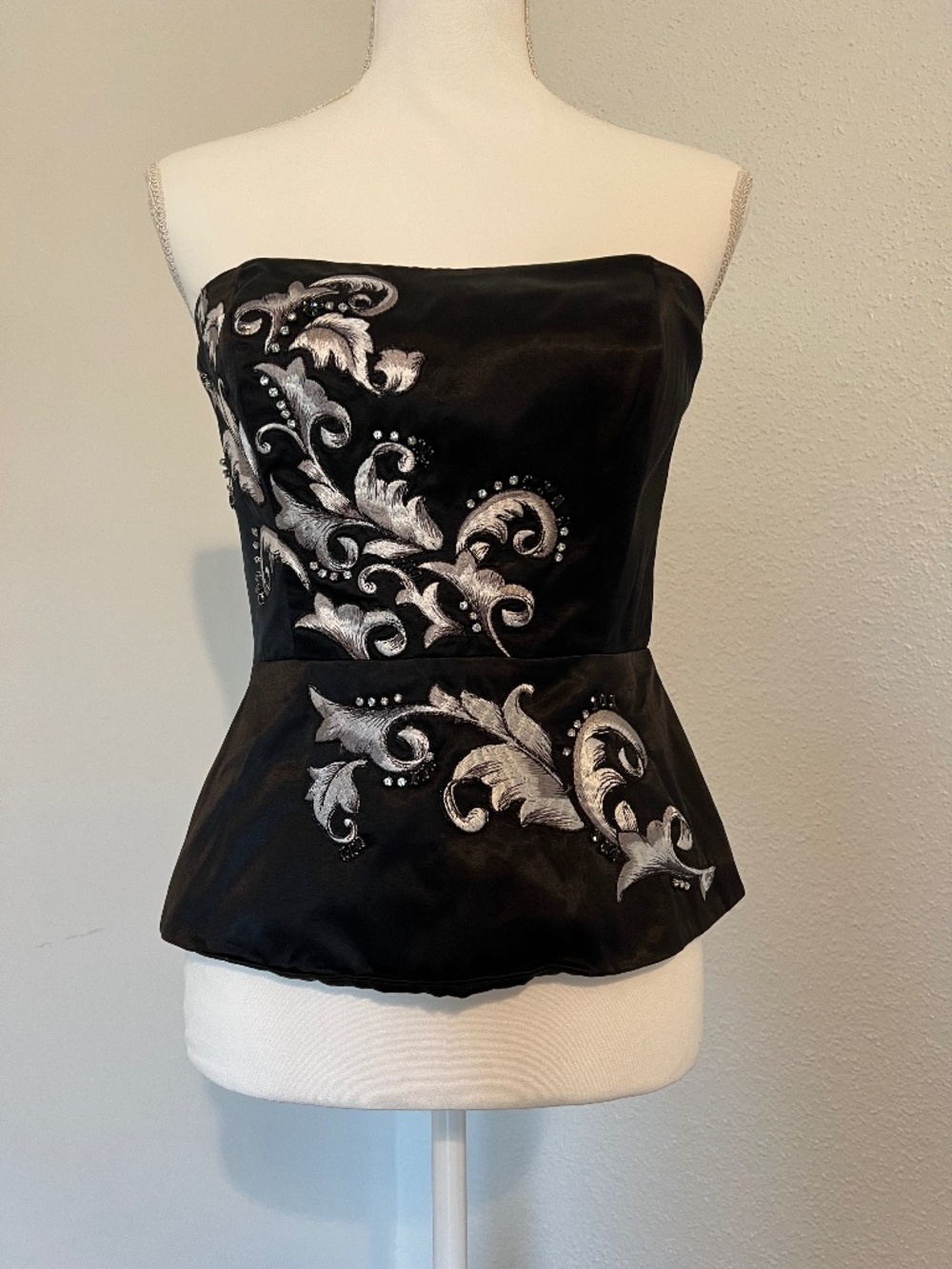 White House Black Market Black Embroidered Strapless Corset Top – Size 4
